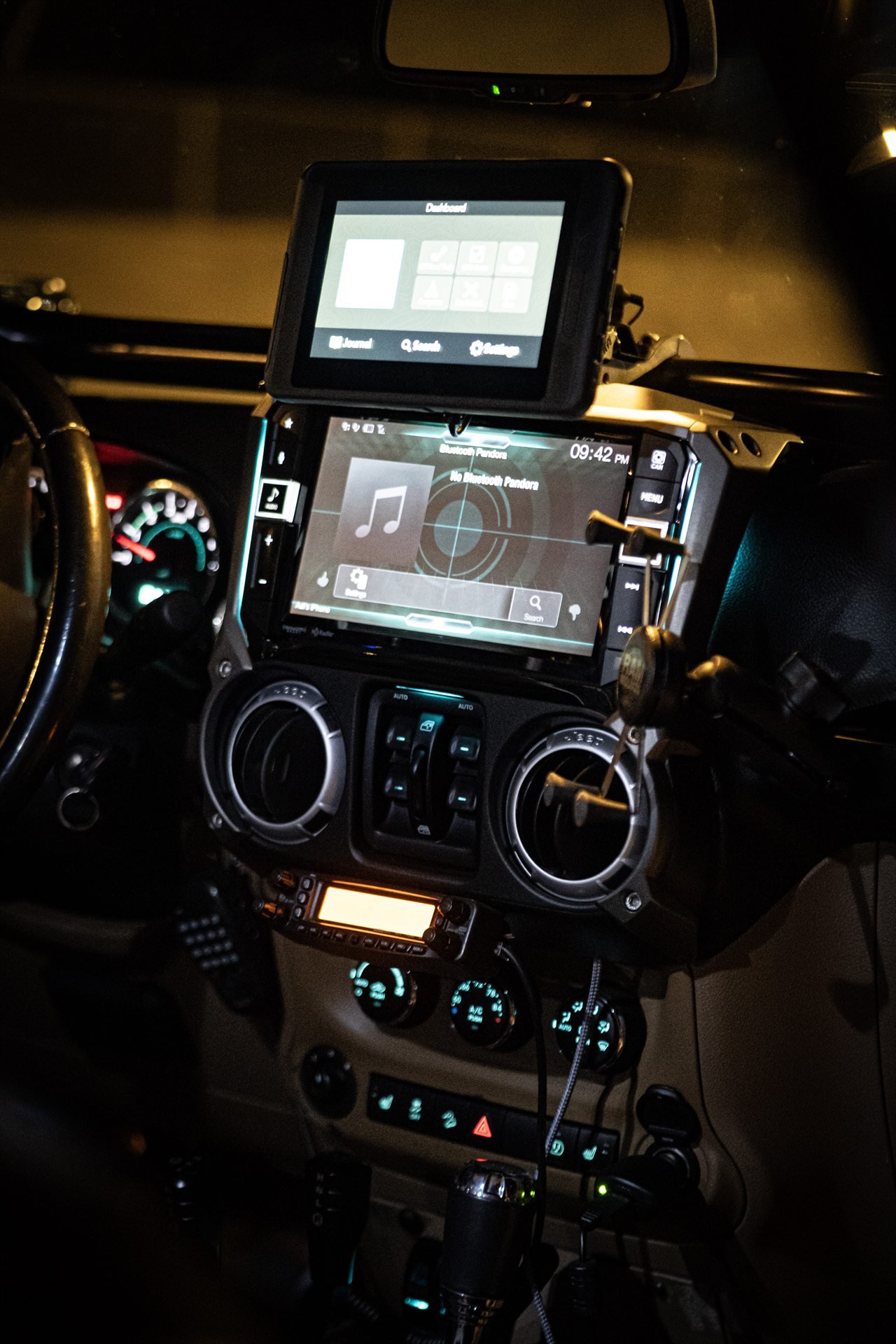 Center stack with Alpine stereo and sPOD controller